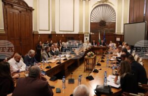 Министър Георги Тахов и представители на сектор „Земеделие“ обсъдиха два законопроекта за браншовите организации Министър Георги Тахов и представители на сектор "Земеделие" обсъдиха два законопроекта за браншовите организации