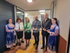 Министърът на образованието и кметът на Пловдив откриха обновеното общежитие на Езикова гимназия „Иван Вазов“ Министърът на образованието и кметът на Пловдив откриха обновеното общежитие на Езикова гимназия „Иван Вазов“