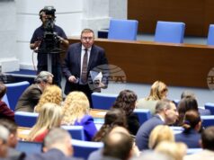 НС отхвърли искането на "Възраждане" да бъде изслушан финансовият министър във връзка с въвеждането от 2026 г. на софтуер за търговските обекти