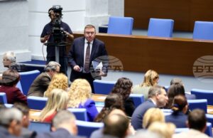 НС отхвърли искането на "Възраждане" да бъде изслушан финансовият министър във връзка с въвеждането от 2026 г. на софтуер за търговските обекти