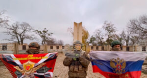 На публикуван от Русия видеоклип се вижда как руски войници се придвижват свободно в руините на украинския град Покровск