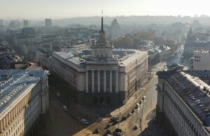 На фона на остри противоречия: Парламентът прие на първо четене първият бюджет в евро Служебният кабинет одобри допълнителни 18,5 млн. лв. по бюджета на ЦИК заради изборите