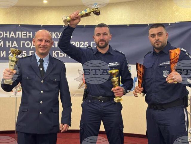 Наградата е признание за целия екип на Сектор „Пътна полиция“ Наградата е признание за целия екип на Сектор „Пътна полиция“ в Смолян, каза „Пътен полицай на 2025 година“ Георги Карапаунов