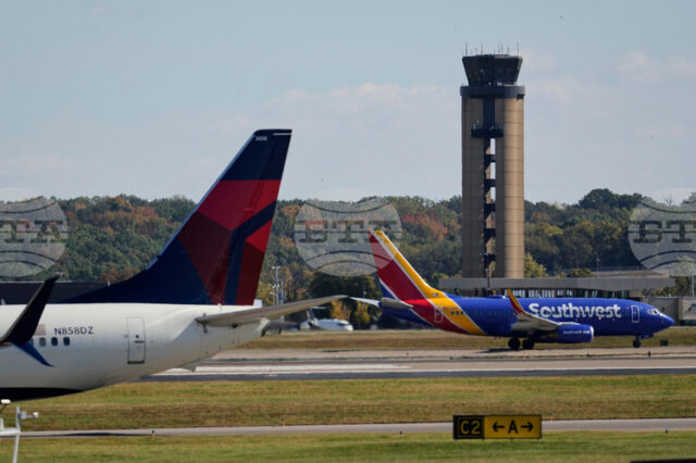 Над 3 милиона пътници в САЩ са били засегнати от нарушен въздушeн трафик след спирането на работата на правителството, казаха авиопревозвачи