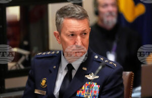 Най-високопоставеният американски военен посети военнослужещи в Пуерто Рико и на кораб в Карибско море на фона на засилващия се натиск върху Венецуела