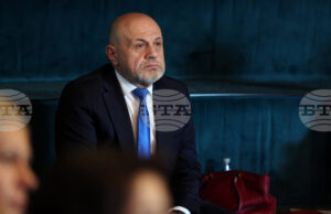 Най-логичният избор за особен управител на "Лукойл" е Румен Спецов, смята Томислав Дончев