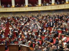 Националното събрание на Франция одобри със значително мнозинство спирането на пенсионната реформа