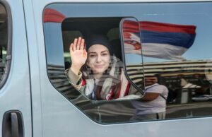 Нови Сад помни: една година след рухналата козирка и 16 загубени живота една година от рухването на козирката на жп гарата в Нови Сад