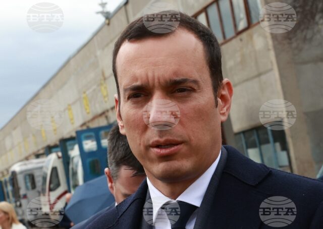 Новите влакове, повече метростанции и реформа в паркирането ще променят Васил Терзиев