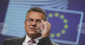 Новият пакет за икономическа сигурност на ЕС ще включва ограничения върху износа, обяви еврокомисарят по търговията Марош Шефчович