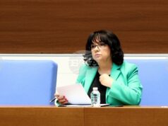 Няма проблем със снабдяване на банките и "Български пощи" с евро, каза финансовият министър Теменужка Петкова в парламента