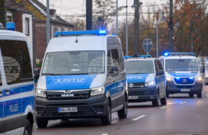 ОБНОВЕНА Арестуван е мъж, призовавал за убийството на политици в Германия ОБНОВЕНА Арестуван е мъж, призовавал за убийството на политици в Германия