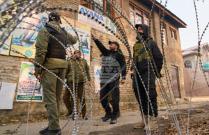 ОБНОВЕНА
Девет души загинаха, а 32 са ранени при експлозия на конфискувани експлозиви в полицейски участък в Кашмир ОБНОВЕНА
Девет души загинаха, а 32 са ранени при експлозия на конфискувани експлозиви в полицейски участък в Кашмир