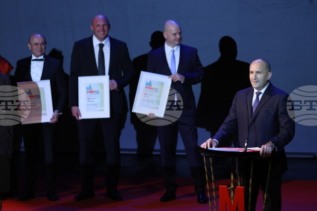 ОБНОВЕНА Начинът на изготвяне, представяне и комуникиране на бюджета е израз на отношението на властта към хората, които го пълнят, каза Румен Радев