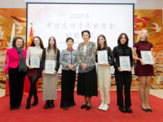 Общо 29 български студенти и ученици получиха стипендии от Китай