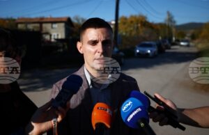 Около 70 000 къса цигари без бандерол са открити при акция на полицията в софийското село Доброславци Около 70 000 къса цигари без бандерол са открити при акция на полицията в софийското село Доброславци