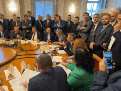 Опит бюджетът да мине „на крак“ взриви нов скандал в парламента