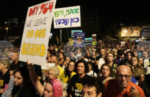 Освободени израелски заложници призоваха за връщане на телата на убитите, останали в Газа Освободени израелски заложници призоваха за връщане на телата на убитите, останали в Газа