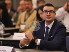 Осигуряване на непрекъсваемост на процесите в бургаската рафинерия изтъкна като основна цел и задача икономическият министър Петър Дилов Осигуряване на непрекъсваемост на процесите в бургаската рафинерия изтъкна като основна цел и задача икономическият министър Петър Дилов