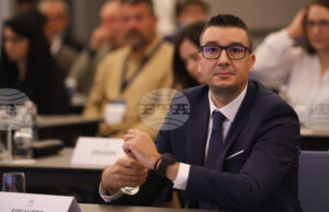 Осигуряване на непрекъсваемост на процесите в бургаската рафинерия изтъкна като основна цел и задача икономическият министър Петър Дилов