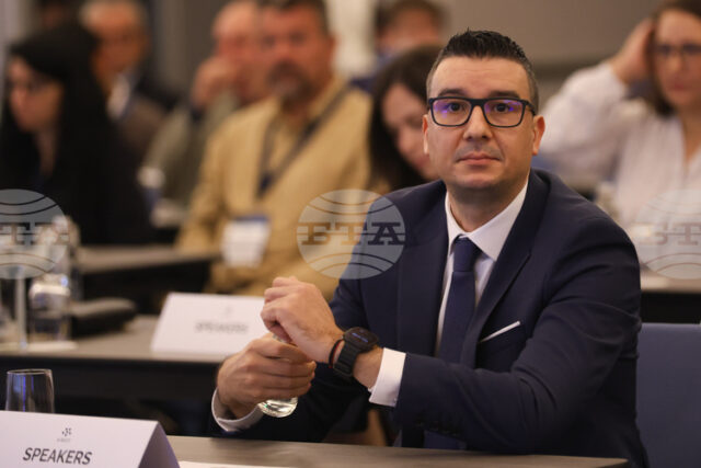 Осигуряване на непрекъсваемост на процесите в бургаската рафинерия изтъкна като Осигуряване на непрекъсваемост на процесите в бургаската рафинерия изтъкна като основна цел и задача икономическият министър Петър Дилов