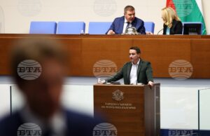 ПП-ДБ поиска разследване за участието на български депутати във форум в Русия Явор Божанков