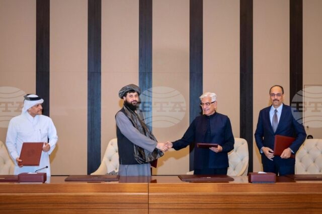 Пакистан и Афганистан ще възобновят днес мирните преговори в Истанбул Пакистан и Афганистан ще възобновят днес мирните преговори в Истанбул