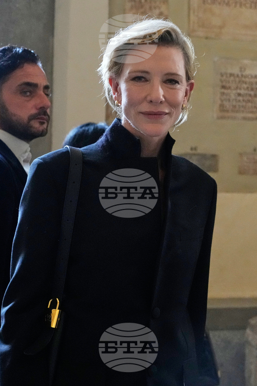 Папата се срещна с холивудски звезди във Ватикана и изрази Папата се срещна с холивудски звезди във Ватикана и изрази съжаление за спада на посещаемостта в кината