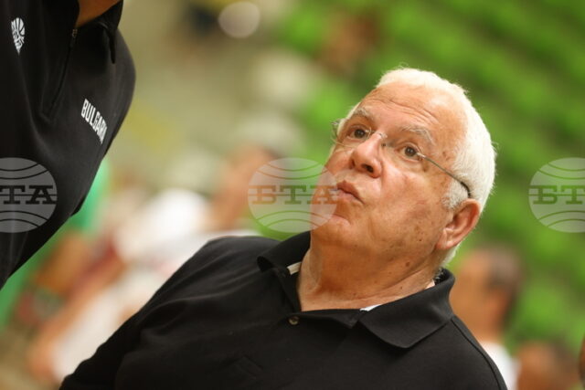 Пини Гершон с обръщение към подрастващите и техните родители ден Пини Гершон с обръщение към подрастващите и техните родители ден преди националния баскетболен камп в Ботеград