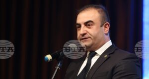 По случай Деня на народните будители
                                                                                                Всички вие тук, в Бесарабия, сте будители – съхранили сте българския дух през вековете, каза зам.-министърът на културата на България Ашот Казарян