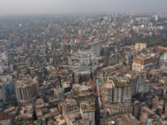 Пожар в бедняшки квартал в столицата на Бангладеш остави хиляди без дом