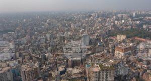 Пожар в бедняшки квартал в столицата на Бангладеш остави хиляди без дом