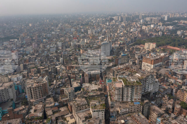 Пожар в бедняшки квартал в столицата на Бангладеш остави хиляди Пожар в бедняшки квартал в столицата на Бангладеш остави хиляди без дом