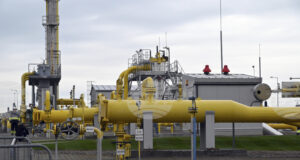Полша преговаря за внос на повече втечнен природен газ от САЩ за доставки в Украйна и Словакия