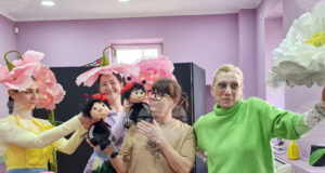 Послание за търпеливост и учтивост носи премиерният детски спектакъл „Две калинки“ на хасковския театър, каза режисьорът му Ева Кьосовска