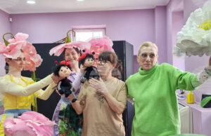 Послание за търпеливост и учтивост носи премиерният детски спектакъл „Две калинки“ на хасковския театър, каза режисьорът му Ева Кьосовска