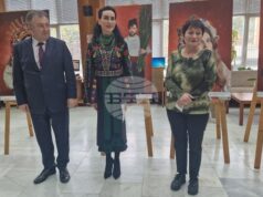 Посланикът на Украйна в България, кметът на Шумен и директорът на РБ „Стилиян Чилингиров“ откриха изложбата „Украински носии и традиции“ Посланикът на Украйна в България, кметът на Шумен и директорът на РБ "Стилиян Чилингиров" откриха изложбата „Украински носии и традиции“