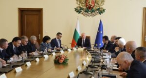 Правителството предложи шефа на НАП Румен Спецов за особен управител на „Лукойл“
