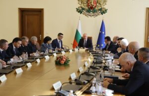 Правителството предложи шефа на НАП Румен Спецов за особен управител на „Лукойл“