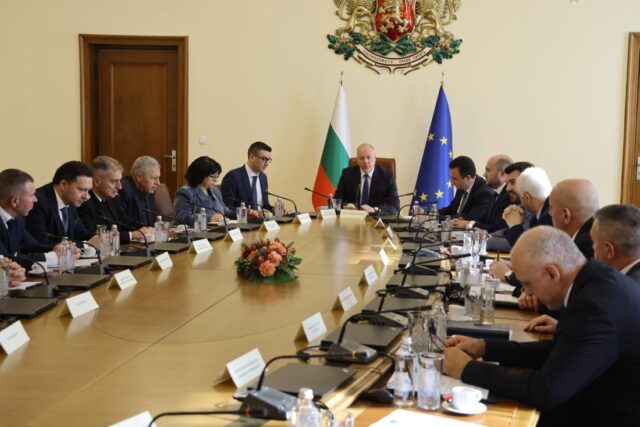 Правителството предложи шефа на НАП Румен Спецов за особен управител Правителството предложи шефа на НАП Румен Спецов за особен управител на „Лукойл“