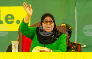 Президентът на Танзания Самия Сулуху Хасан бе обявена за победителка на помрачените от насилие избори ОБНОВЕНА Настоящият президент на Танзания Самия Сулуху Хасан бе обявена за убедителна победителка на помрачените от насилие избори в страната