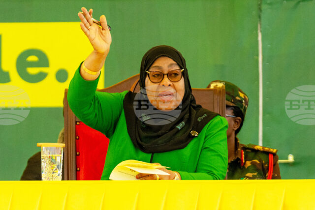 Президентът на Танзания Самия Сулуху Хасан бе обявена за победителка ОБНОВЕНА Настоящият президент на Танзания Самия Сулуху Хасан бе обявена за убедителна победителка на помрачените от насилие избори в страната