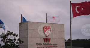 Президентът на Турската федерация по футбол Ибрахим Хаджиосманоглу: „Вижте залаганията и хазарта, парите изтичат оттук“