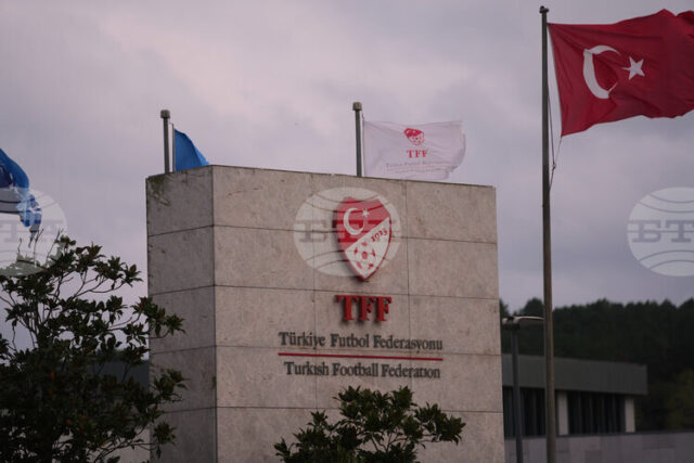 Президентът на Турската федерация по футбол Ибрахим Хаджиосманоглу: „Вижте залаганията и хазарта, парите изтичат оттук“