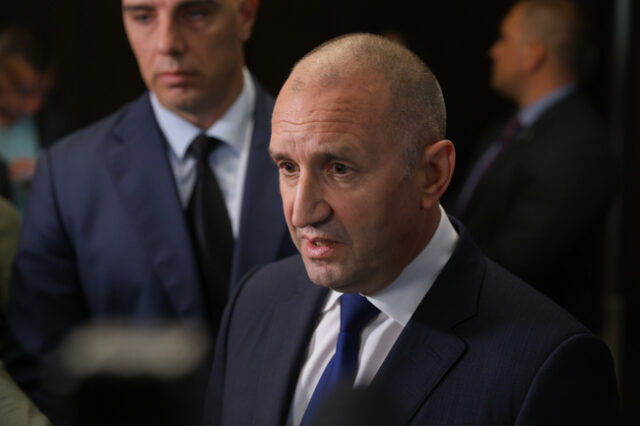 Президентът спря поправките „Лукойл: Според Радев се отваря вратата за румен радев