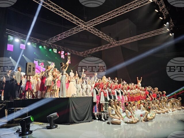 Прекланям се пред таланта на децата, техните ръководители и родители, Прекланям се пред таланта на децата, техните ръководители и родители, каза на концерт-спектакъла си "Гиздава" в Русе Десислава Добрева