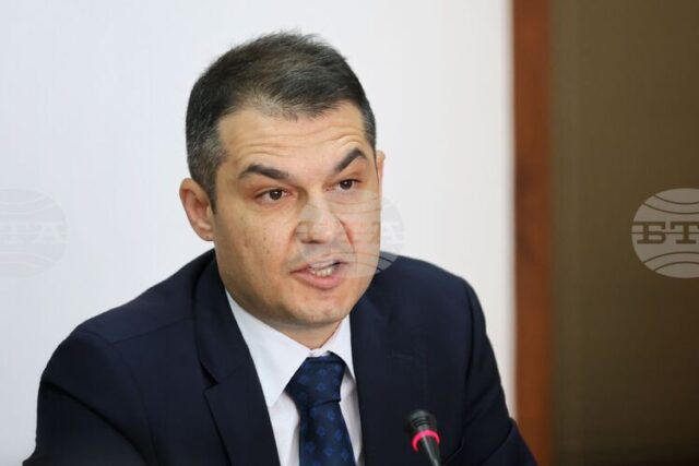 Природните дадености, култура и история на България трябва да бъдат представяни пред света с общи усилия, каза зам.-министърът на туризма Павлин Петров