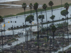 Проливни дъждове пораждат опасност от наводнения и свлачища в Южна Калифорния Проливни дъждове пораждат опасност от наводнения и свлачища в Южна Калифорния