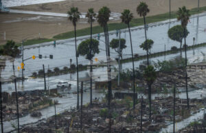 Проливни дъждове пораждат опасност от наводнения и свлачища в Южна Калифорния Проливни дъждове пораждат опасност от наводнения и свлачища в Южна Калифорния
