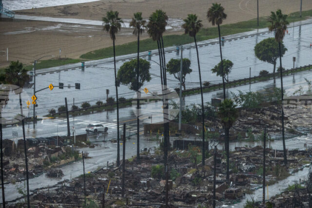 Проливни дъждове пораждат опасност от наводнения и свлачища в Южна Проливни дъждове пораждат опасност от наводнения и свлачища в Южна Калифорния